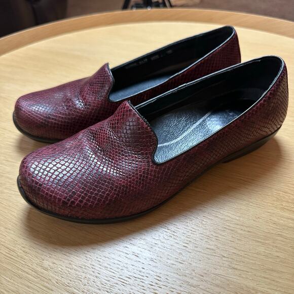 Dansko Shoes - Dansko | Size 39 Olivia Loafer Wine Snake Maroon Clogs Lifestyle Nursing Shoes